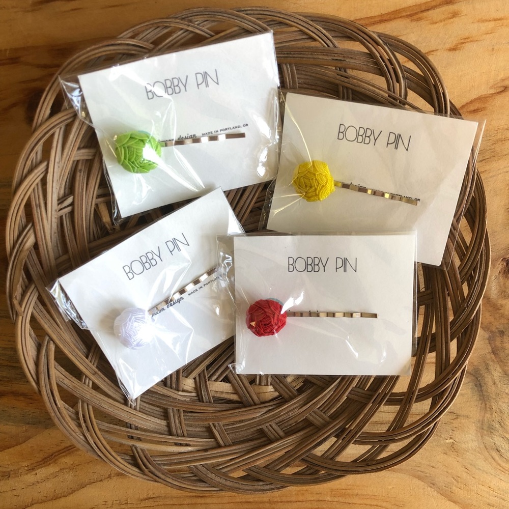 Set of 4 NWT Flower Bobby Pin Barettes